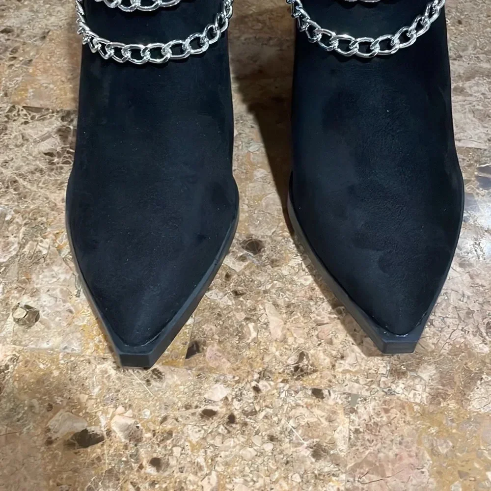 Black Boots with Double Chain